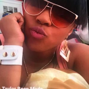 Meet your Posher, Rena